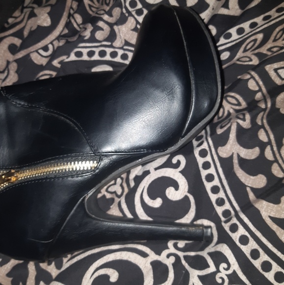 Knee high boots - Picture 1 of 2